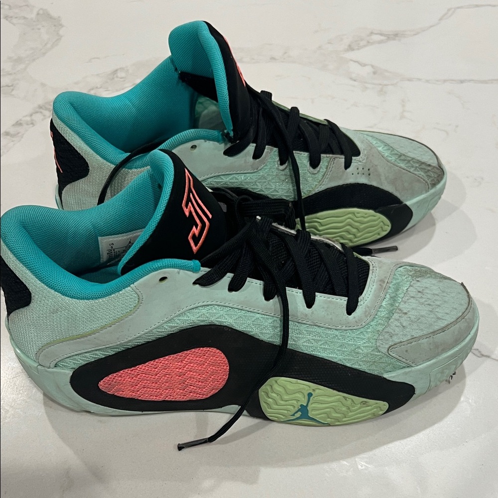 Nike Mint Green and Black Athletic Sneakers